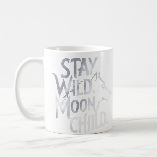 "Bleibe Wild, Moon Child" Wolf Typografy Design Kaffeetasse (Links)