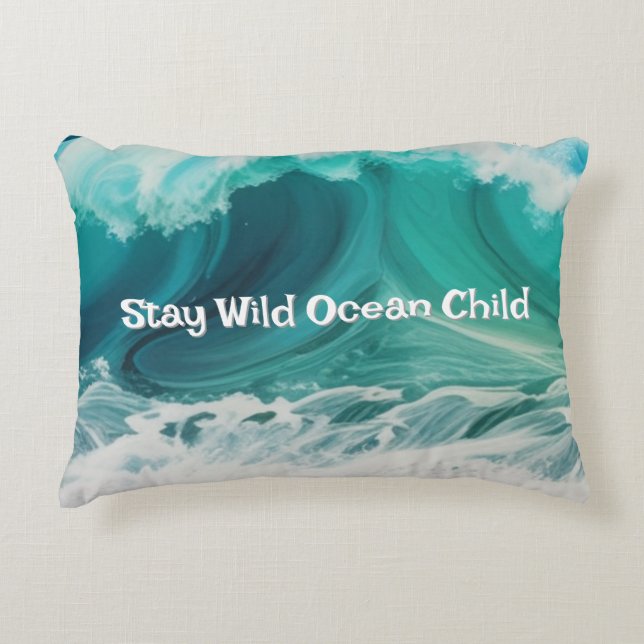 "Bleibe Wild Ocean Child" individuell anpassbares  Dekokissen (Vorderseite)