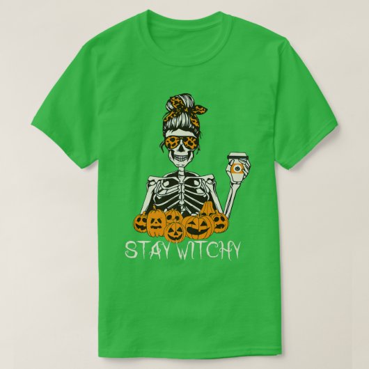 Bleibe Witchy Skeleton Drinking Messy Bun Leopard  T-Shirt (Design vorne)