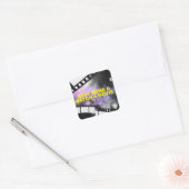 BLEIBE ZUHAUSE & SEHEN SIE EIN FILM. QUADRATISCHER AUFKLEBER (Umschlag)