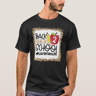 Bleibt die Bibliothekarin zurück in das biblische T-Shirt