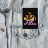 Bleibt hell, bleibt divergent button (Insitu)