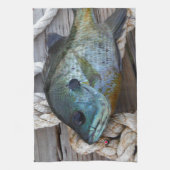 Bleichfische auf Dock und Seil Handtuch (Vertikal)