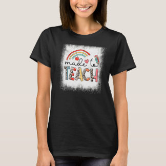 Bleichte, die gemacht wurden, um den Rainbow-Lehre T-Shirt