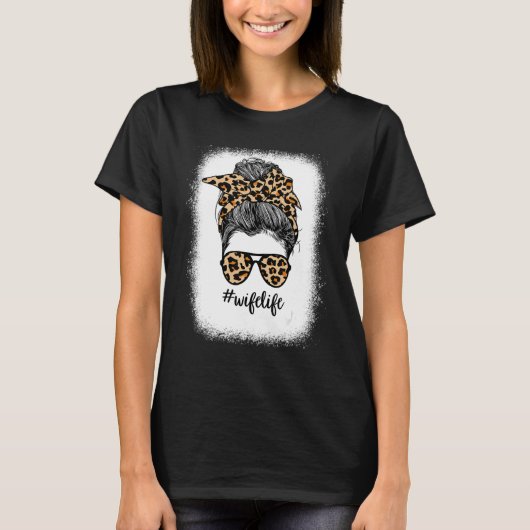 Bleichte Ehefrau Leben Messy Bun Leopard Printmütt T-Shirt (Vorderseite)