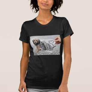 Bleistift gegen Kamera - Hund und Katze T-Shirt