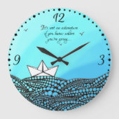 Bleistift Gezeichnet Papierboot | motivierend Wört Große Wanduhr (Vorderseite)