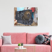 Bleistift VS Kamera - Mighty Lion Leinwanddruck (Insitu (Wohnzimmer))