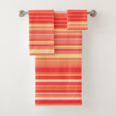 Blended Stripes, Farbtöne von Korallenorange Badhandtuch Set (Insitu)