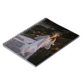 Blendendame Frauen, die auf einem Spiralnotenbuch  Notizblock (Linke Seite)