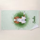 Blenheim Cavalier King Charles Spaniel auf Green Strandtuch (Vorderseite)