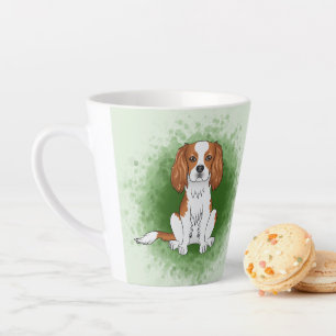 Blenheim Cavalier King Charles Spaniel auf Grün Milchtasse