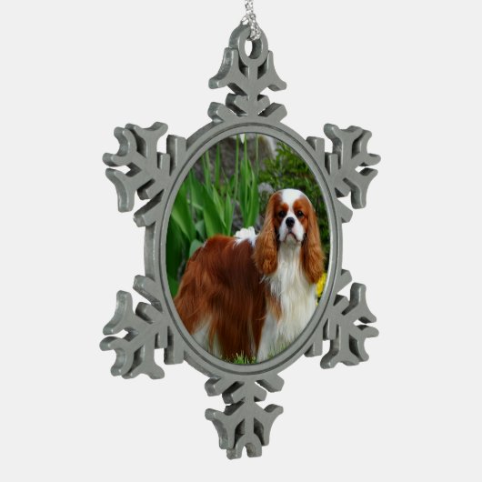 Blenheim Cavalier King Charles Spaniel Puppy Dog Schneeflocken Zinn-Ornament (Links)