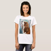 Blenheim unbekümmerter Königcharles Spaniel T-Shirt (Vorne ganz)