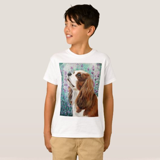 Blenheim unbekümmerter Königcharles Spaniel T-Shirt (Vorne ganz)