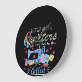 Blessed Are The Quilters For They Shall Piecemaker Große Wanduhr (Winkel)