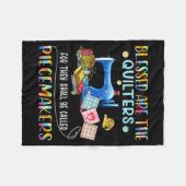 Blessed Are The Quilters Funny Sewing Quote Gift Fleecedecke (Vorderseite (Horizontal))
