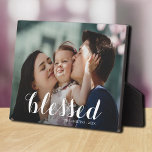 BLESSEET Script Tabletop Easel Foto Fotoplatte<br><div class="desc">Diese hübsche Tischplatte aus Foto ist mit einem eingebauten Sockel versehen, um Ihr Lieblingssymbol unzerbrechlich darzustellen. Verfügt über das Wort BLESSED in einem schönen weißen Skript (kann gelöscht oder geändert werden) und alle anderen Informationen, die Sie gewollt, um einzufügen. Erstellen Sie einen Sake, um als Geschenke oder für sich selbst...</div>