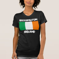 Blessington, Irland mit irischer Flagge