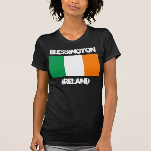 Blessington, Irland mit irischer Flagge T-Shirt (Vorderseite)