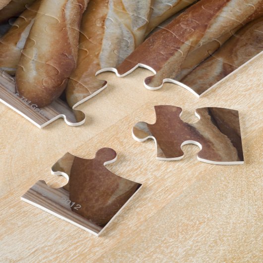 Blick auf Brotlaibe in Bäckereifenstern Puzzle (Seite)