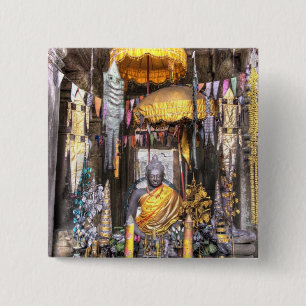 Blick auf den Altar im buddhistischen Tempel, Button