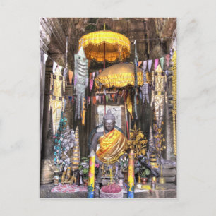 Blick auf den Altarbereich im Inneren eines buddhi Postkarte