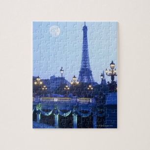 Blick auf den Eiffelturm auf der Mondlandschaft au Puzzle