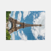 Blick auf den Eiffelturm vom Champ de Mars-Park Fleecedecke (Vorderseite (Horizontal))