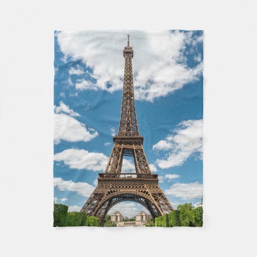 Blick auf den Eiffelturm vom Champ de Mars-Park Fleecedecke (Vorderseite)