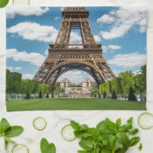 Blick auf den Eiffelturm vom Champ de Mars-Park Geschirrtuch (Gefaltet)