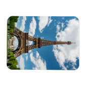 Blick auf den Eiffelturm vom öffentlichen Champ de Magnet (Horizontal)