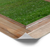 Blick auf den grünen Hügel aus einem Fenster Poster (Ecke)