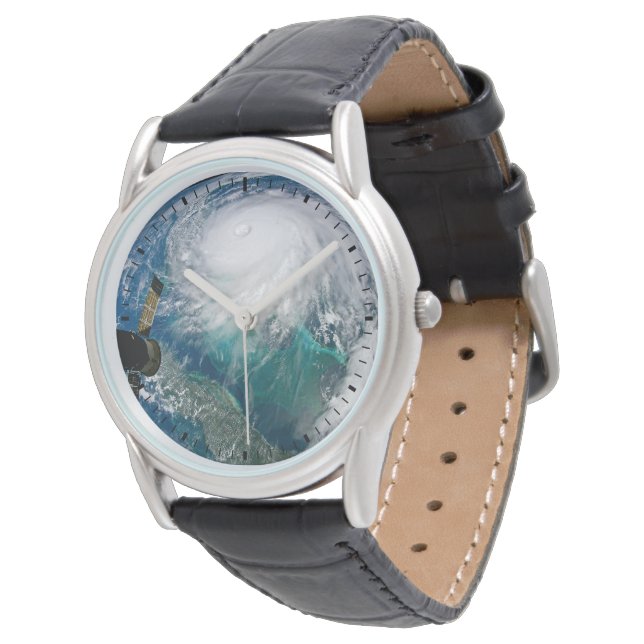 Blick auf den Hurrikan Dorian. Armbanduhr (Schrägansicht)