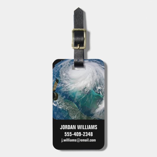 Blick auf den Hurrikan Dorian. Gepäckanhänger (Vorderseite vertikal)