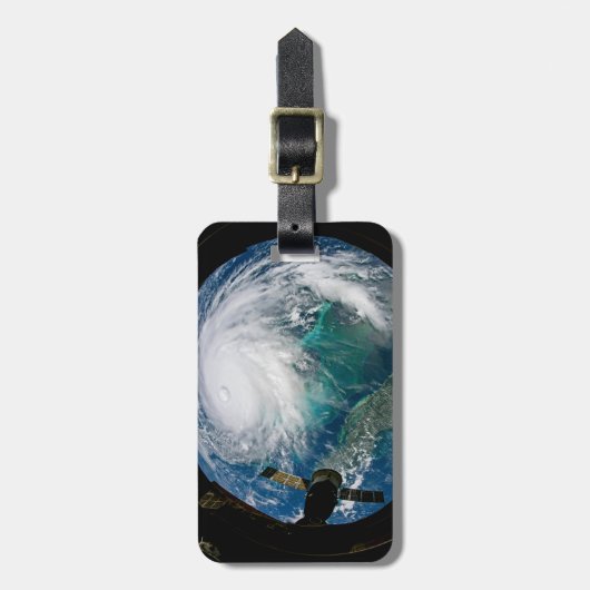 Blick auf den Hurrikan Dorian. Gepäckanhänger (Vorderseite vertikal)