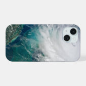 Blick auf den Hurrikan Dorian. iPhone 15 Hülle (Rückseite (Horizontal))