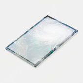 Blick auf den Hurrikan Dorian. Post-it Klebezettel (angewinkelt)