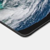 Blick auf den Hurrikan Dorian. Schreibtischunterlage (Ecke)