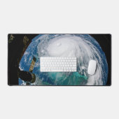 Blick auf den Hurrikan Dorian. Schreibtischunterlage (Tastatur & Maus)