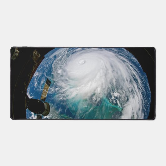 Blick auf den Hurrikan Dorian. Schreibtischunterlage (Vorderseite)