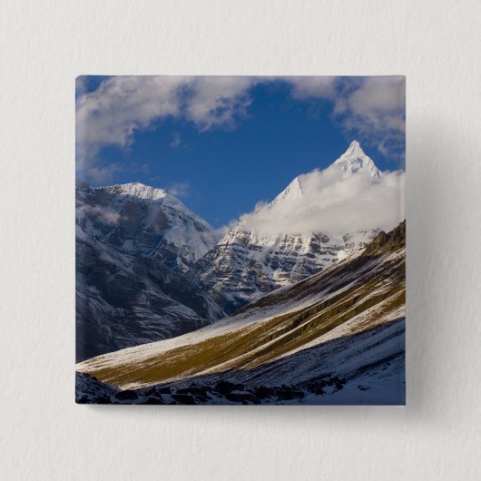 Blick auf den Mount Jichu Drake, Bhutan. Button (Vorderseite)