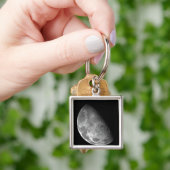 Blick auf den Nordpol des Mondes Schlüsselanhänger (Hand)