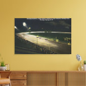 Blick auf den Raceway in der Nacht Leinwanddruck (Insitu (Wohnzimmer))