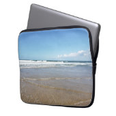 Blick auf den Strand in Soulac Sur Mer in Frankrei Laptopschutzhülle (Vorderseite Links)