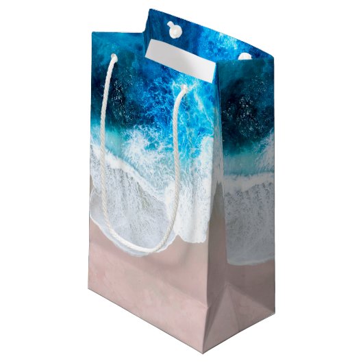 Blick auf den Strand Kleine Geschenktüte (Vorderseite Schrägansicht)
