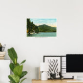 Blick auf den Whiteface Mountain von der Elseninse Poster (Heimbüro)