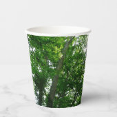 Blick auf die Bäume des Sommers Pappbecher (Vorderseite)