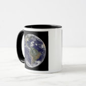 Blick auf die ganze Erde und vier Sturmsysteme Tasse (Vorderseite Links)