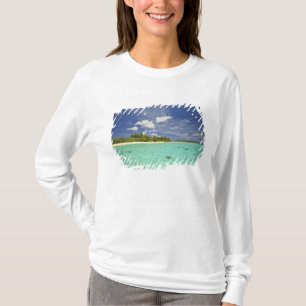 Blick auf die Insel Funadoo von Funadovilligilli T-Shirt